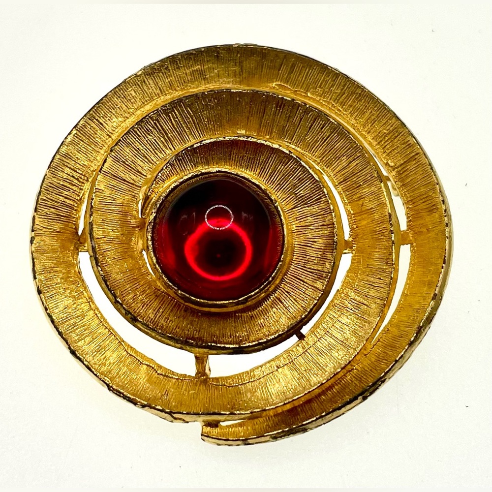 Vintage Textured GoldTone Spiral Swirl Design Red Cabochon Lucite Gem Brooch Pin